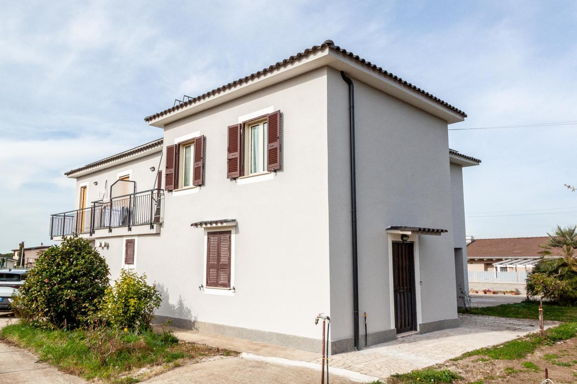 A Casa Di Marco Guesthouse - Apt Di Ciampino E Stazione Per Roma Marino Exterior photo