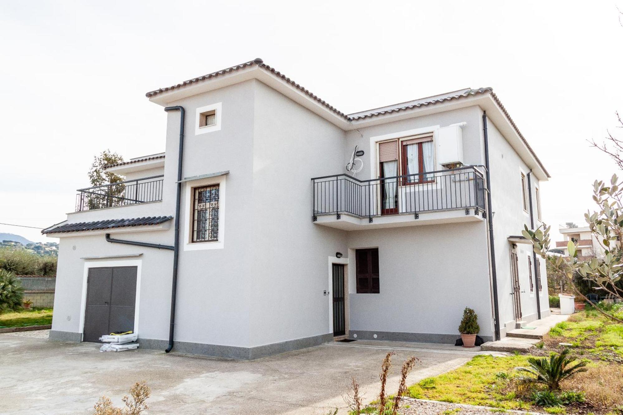 A Casa Di Marco Guesthouse - Apt Di Ciampino E Stazione Per Roma Marino Exterior photo