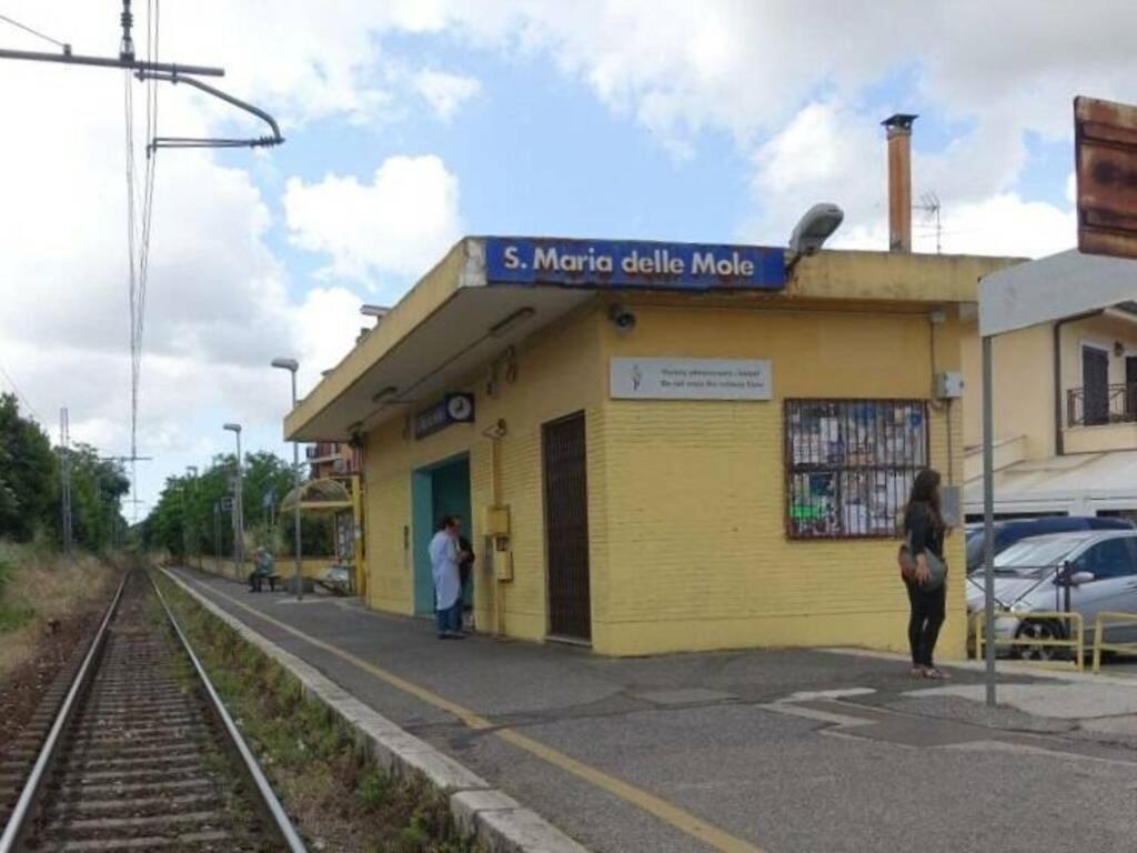 A Casa Di Marco Guesthouse - Apt Di Ciampino E Stazione Per Roma Marino Exterior photo